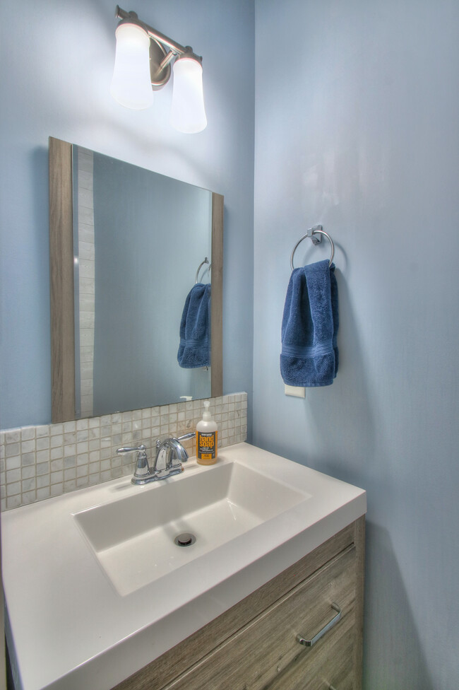 Building Photo - 1113 Camden Cir
