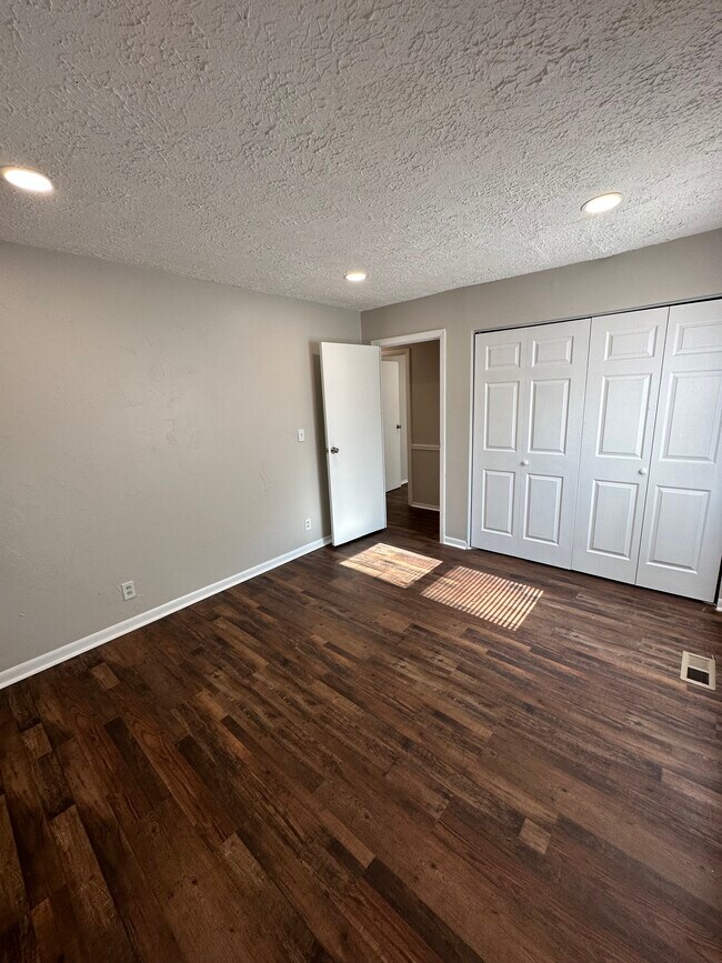 Building Photo - 8101 Shibler Dr