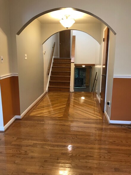 hall to upstairs and basement - 9044 Rhode Island Ave