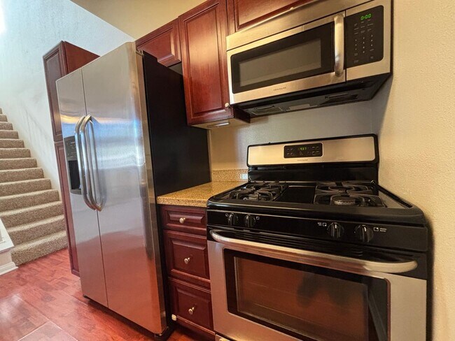 Building Photo - Beautiful 2 Bedroom 2 Bathroom Home in Woodland Hills
