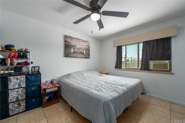 Building Photo - Large 4 Bedroom Home Central 29 Palms