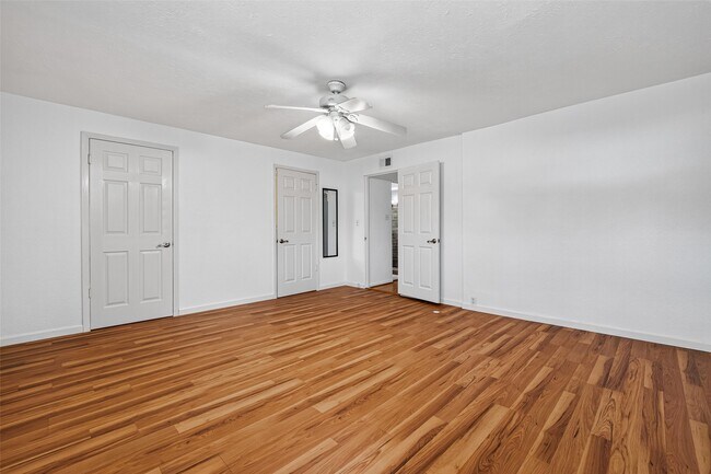 Building Photo - 3271 Sul Ross St