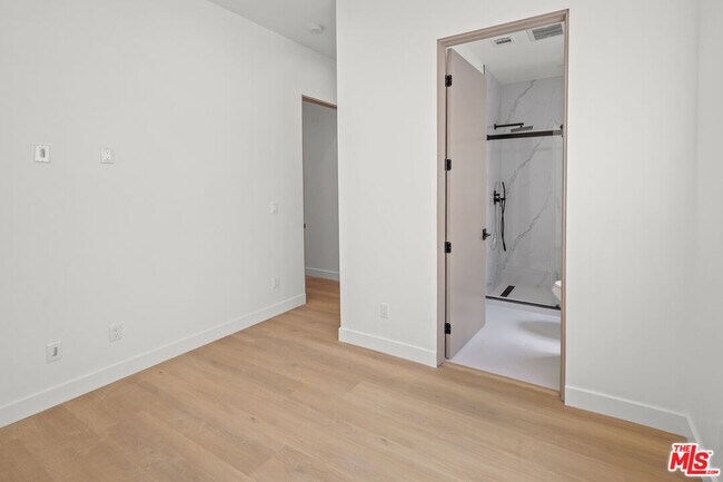 Building Photo - 11012 Hortense St