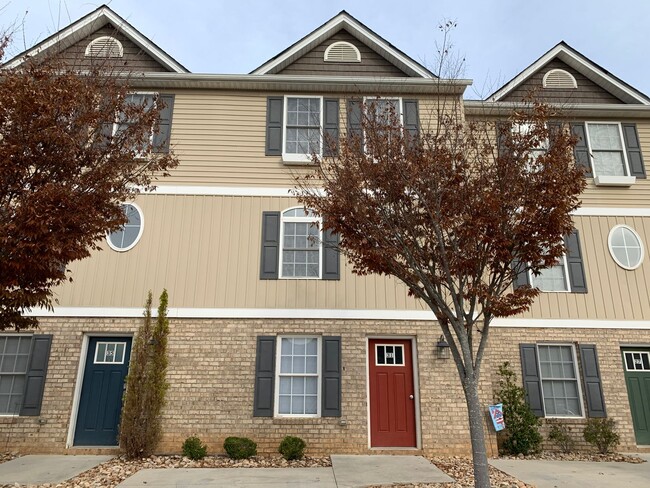 Primary Photo - 3 Level Townhome in Campbell County-Near A...