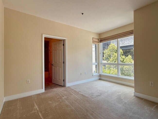 Building Photo - Beautiful 2 bedroom, 2 bath condo for rent...