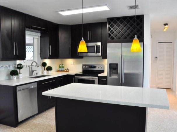 Building Photo - 2401 SW 31st Ave