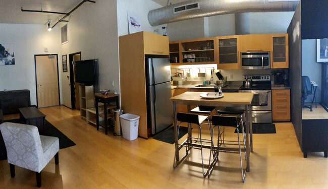 Kitchen and eating area - 1400 NW Irving St