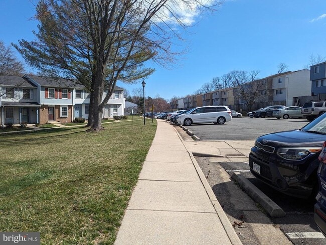 Building Photo - 1680 Thenia Pl