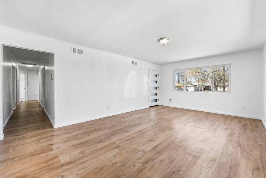 Building Photo - 442 Lightcap St