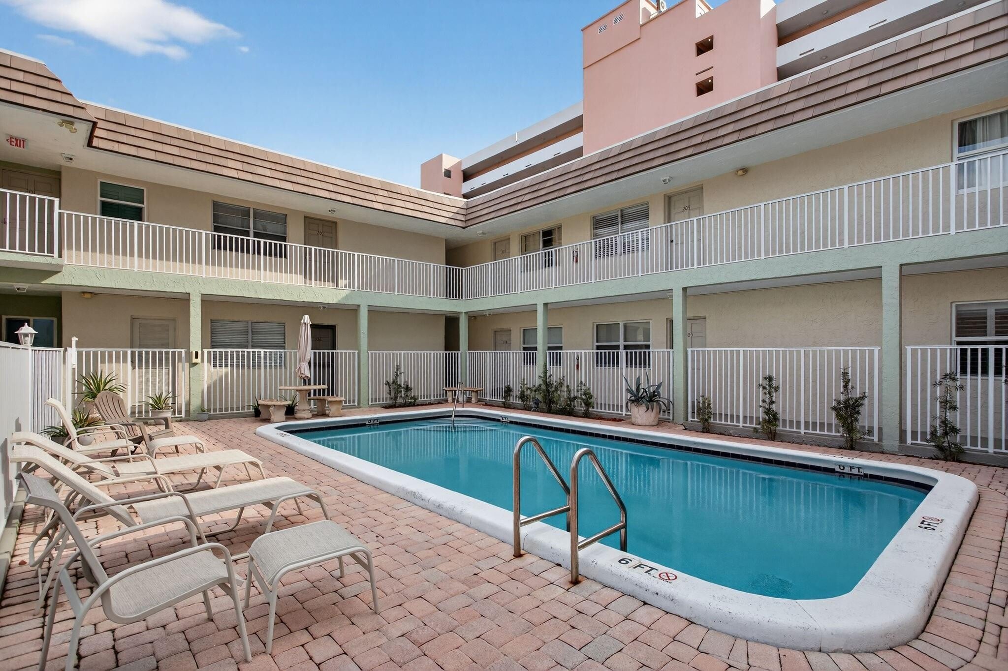 Building Photo - 1450 N Riverside Dr