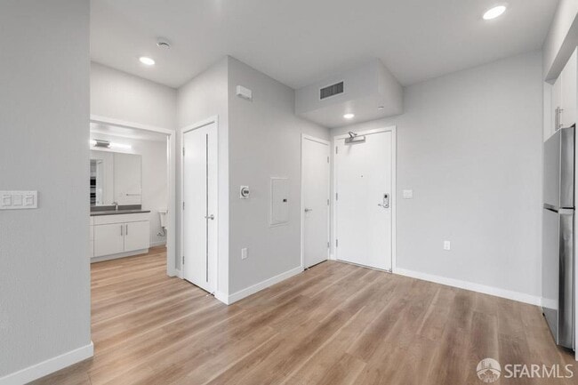 Building Photo - 260 Brooklyn Basin Wy