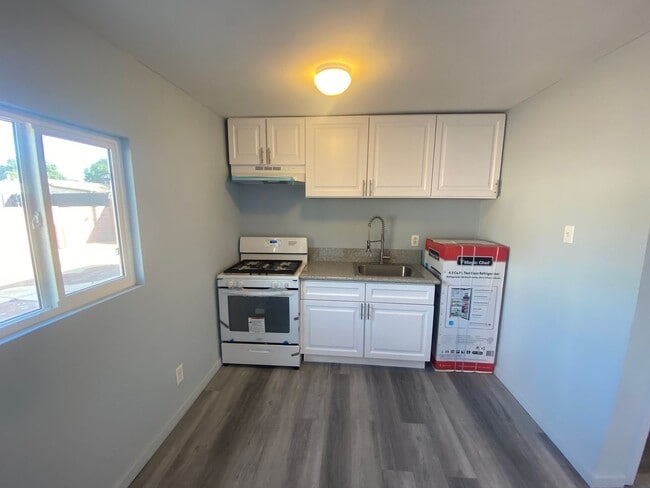 Building Photo - Remodeled Long Beach Studio ADU For Rent!