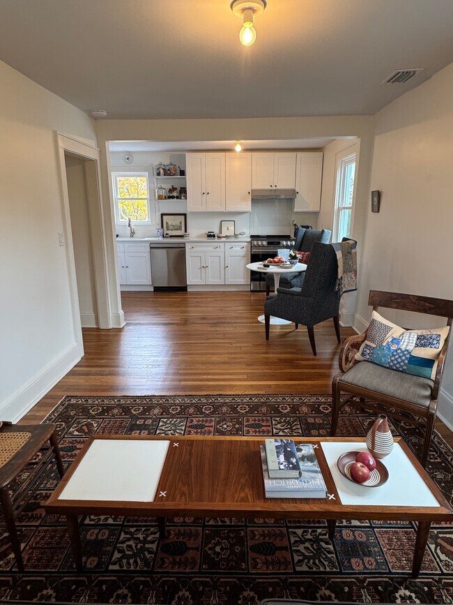 Building Photo - 43 Hoyt St