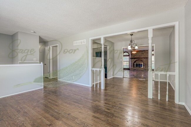 Building Photo - LOTS OF NATURAL SUNLIGHT!!!