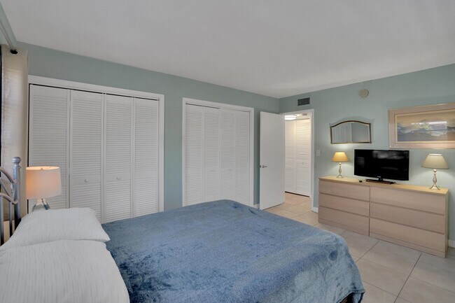 Building Photo - 3212 NE 9th St