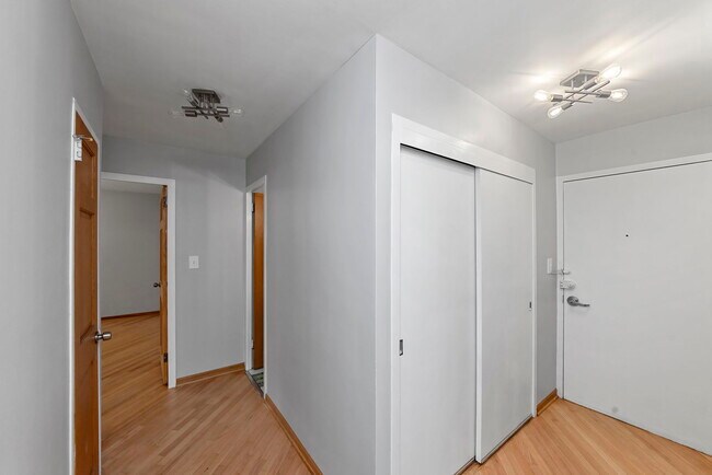 Building Photo - 3950 N Lake Shore Dr