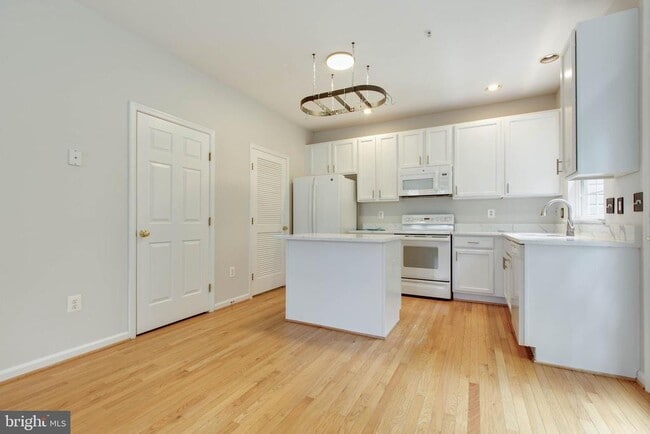 Building Photo - 6311 Stockbridge Overlook Ct