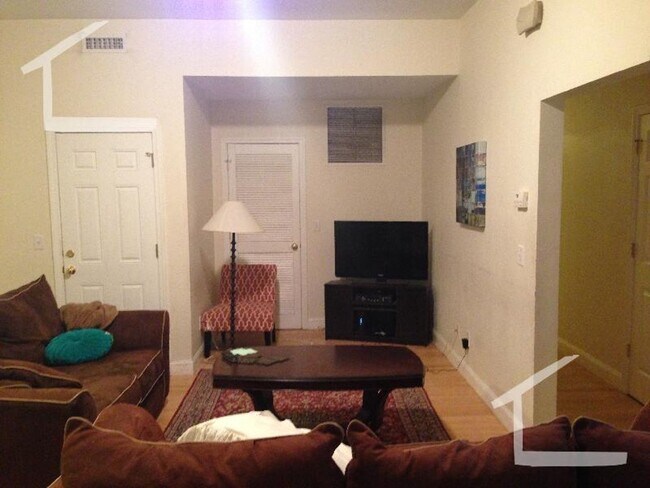 Building Photo - UniQue BU East Apt. For you 9/1/26