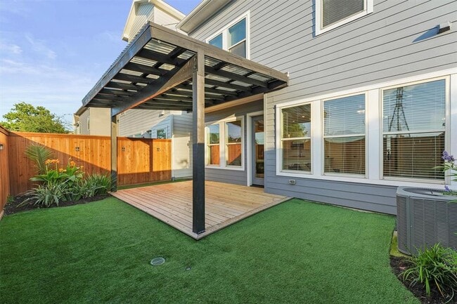 Building Photo - 10964 Swang Link Dr