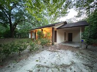 Building Photo - Classic 3 Bedroom, 1 Bathroom House near O...