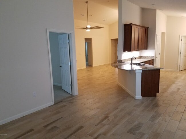 Building Photo - 1536 Fuji Dr
