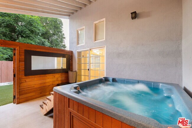 Building Photo - 8345 White Oak Ave