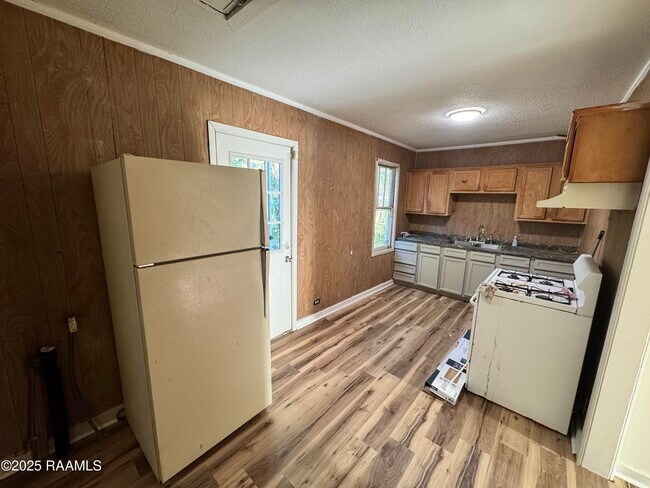 Building Photo - 913 Plum St