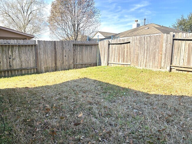 Building Photo - 19063 Painted Blvd