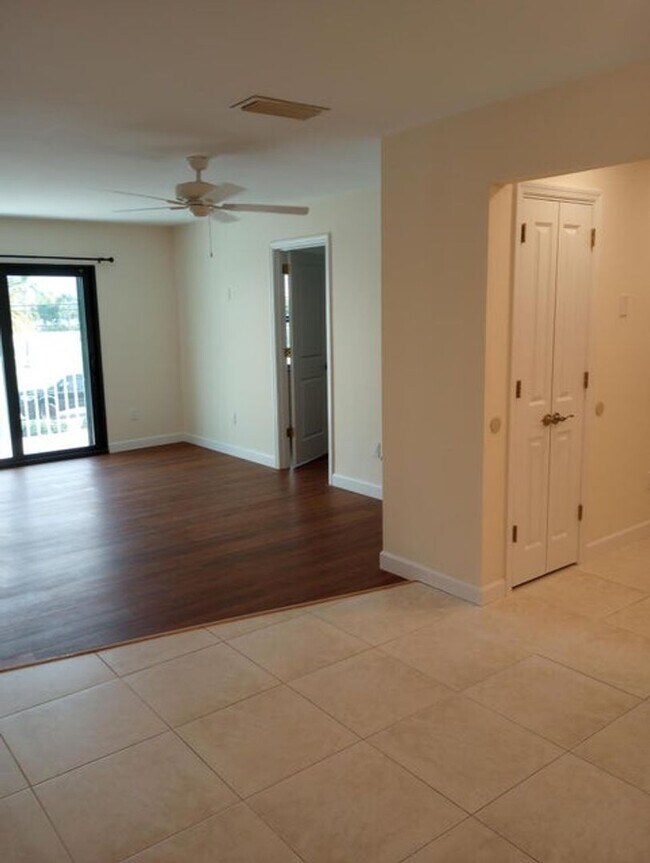 Building Photo - Rental in Stuart