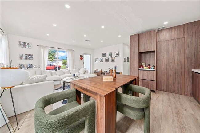 Building Photo - 1320 NE 210th Terrace