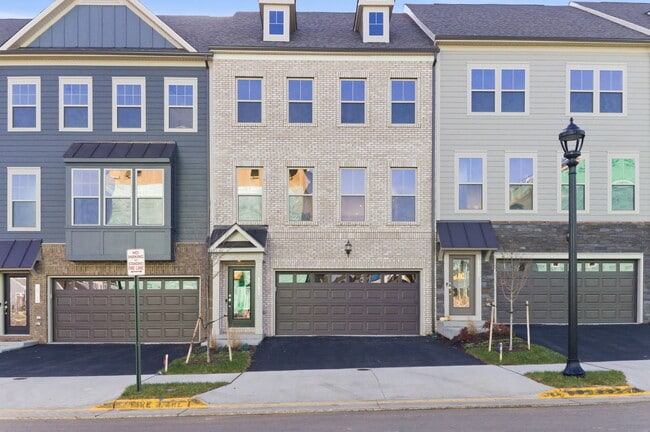 Building Photo - 1017 Venifena Terrace SE