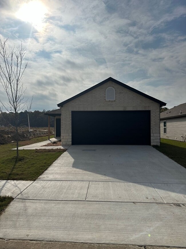 Building Photo - Three Bedroom | Two Bath Home in Maumelle!