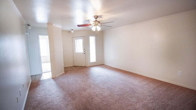 Building Photo - 517 N Brentwood Ave