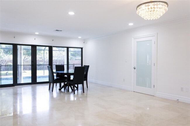 Building Photo - 836 Orchid Dr