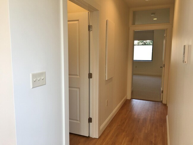 Building Photo - 875 Elm St