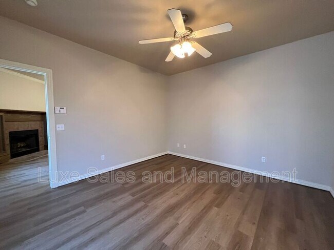 Building Photo - 509 SW 124th Pl