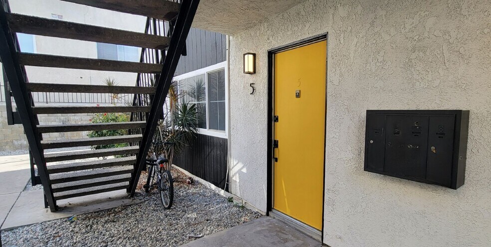 Building Photo - 8517 Cedros Ave