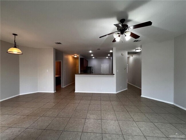 Building Photo - 27 San Sebastian St