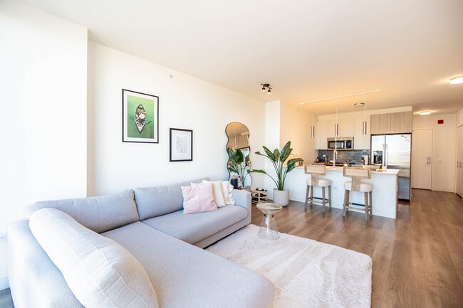 Building Photo - 350 N Canal St