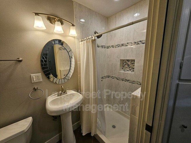 Building Photo - 11870 SW Park Way