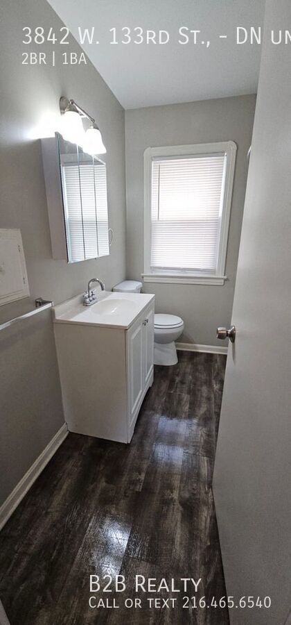 Building Photo - Spacious Two-Bedroom Unit in a Charming Mu...