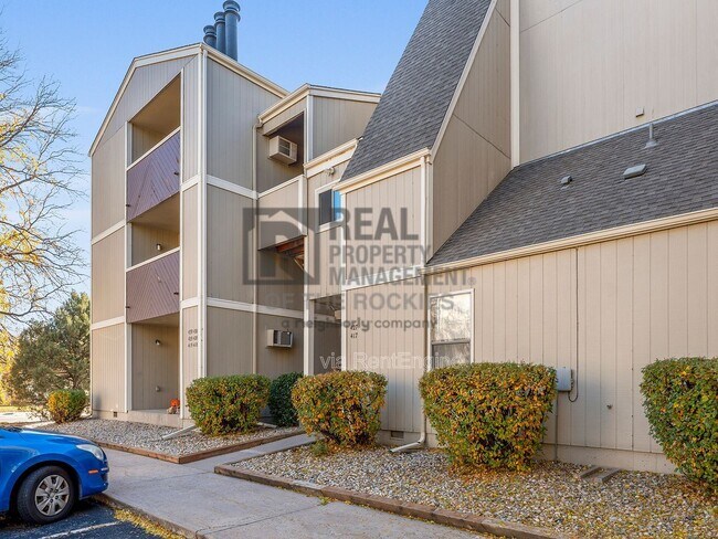 Primary Photo - 512 E Monroe Dr