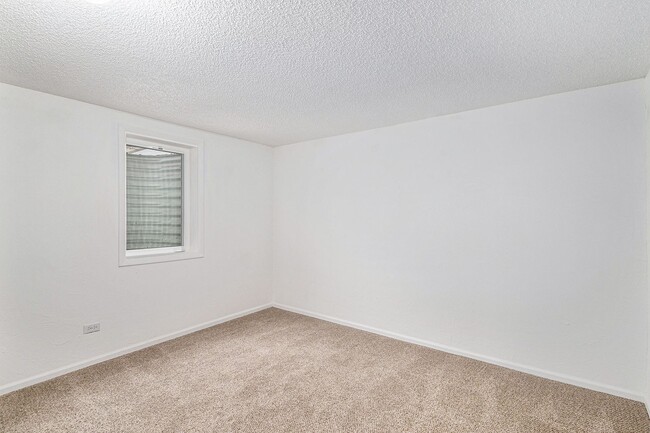Building Photo - Updated Five-Bedroom Brick Ranch in the He...