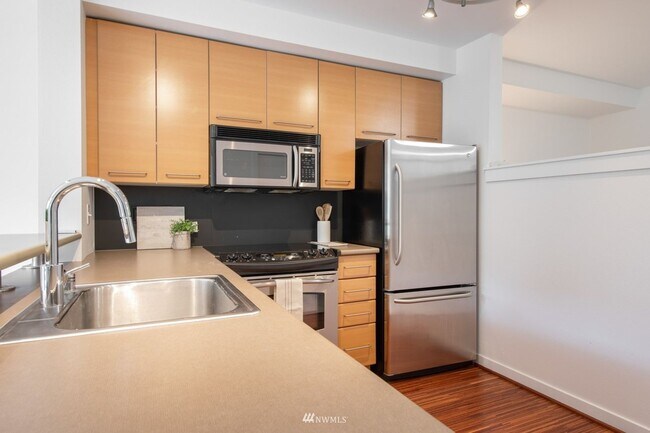 Building Photo - Capitol Hill - Braeburn open 1 Bedroom / 1...
