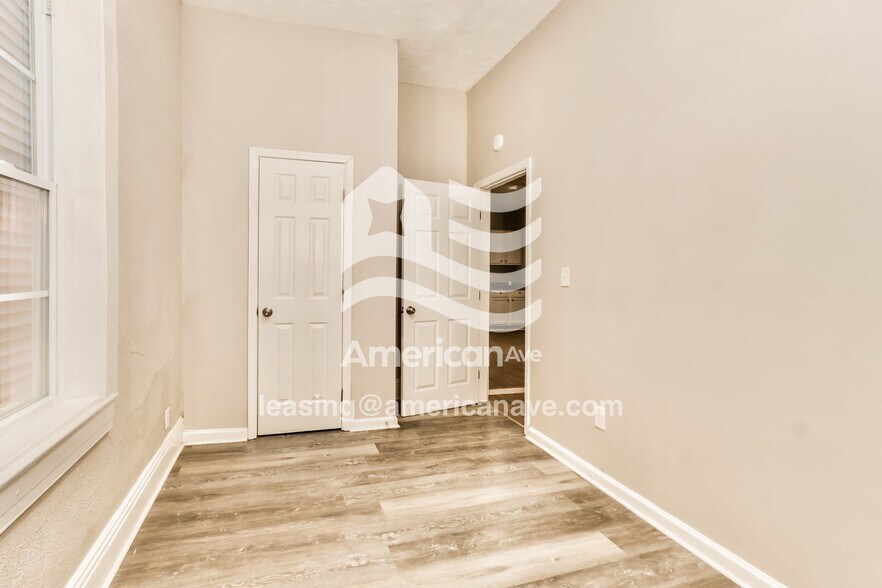 Building Photo - 803 S 33rd St