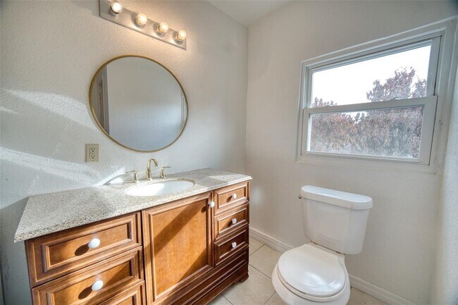 Building Photo - 2317 Harris St