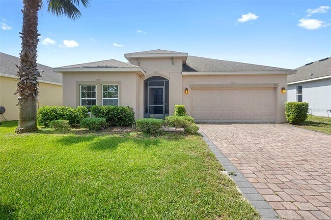 Primary Photo - 215 Lakeshore Dr
