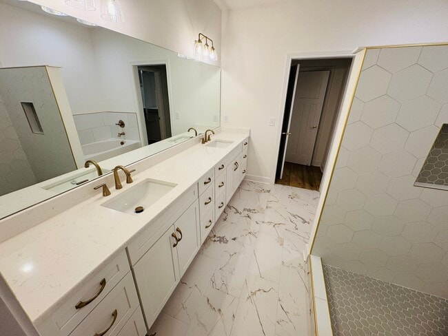 Building Photo - FOR LEASE - NEW BUILD TOWNHOME LOCATED IN ...
