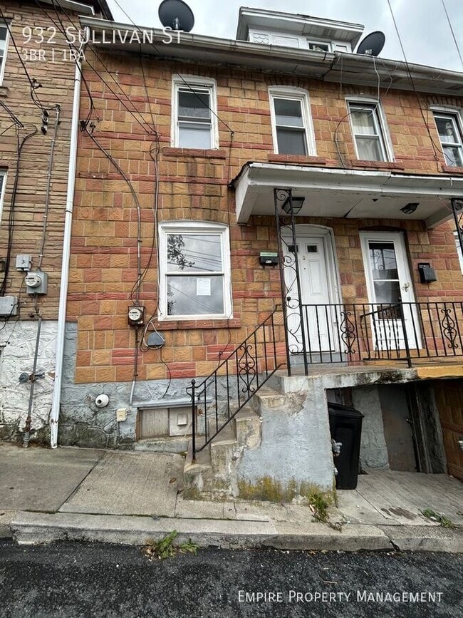 Building Photo - 932 Sullivan St