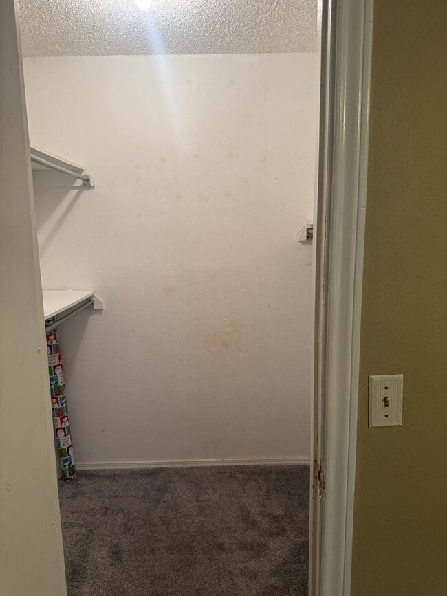 Building Photo - 1128 N Eagle Ln